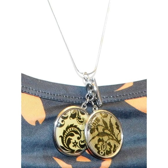 Lace Glass Pendant Necklace - Picture 3 of 7